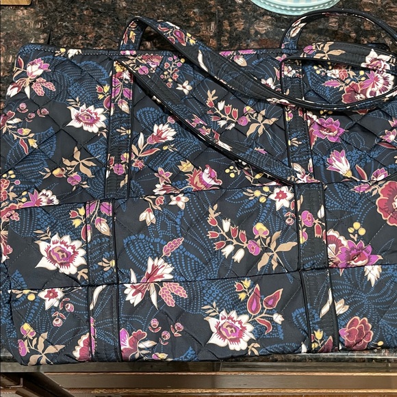 Vera Bradley Vera Tote - Picture 3 of 4